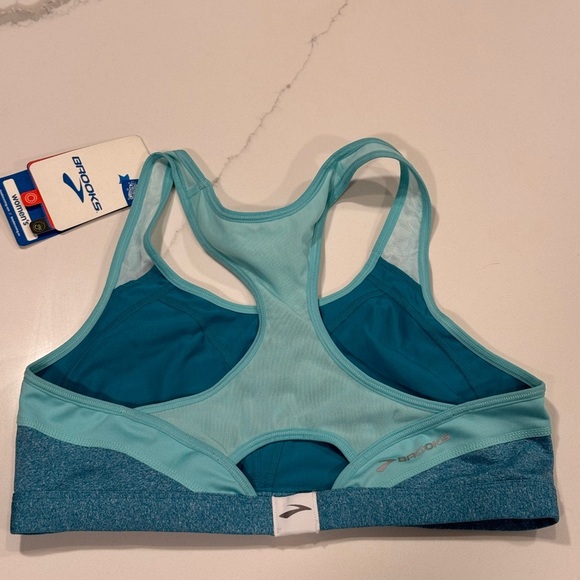 Brooks Versatile Bra - Picture 2 of 8